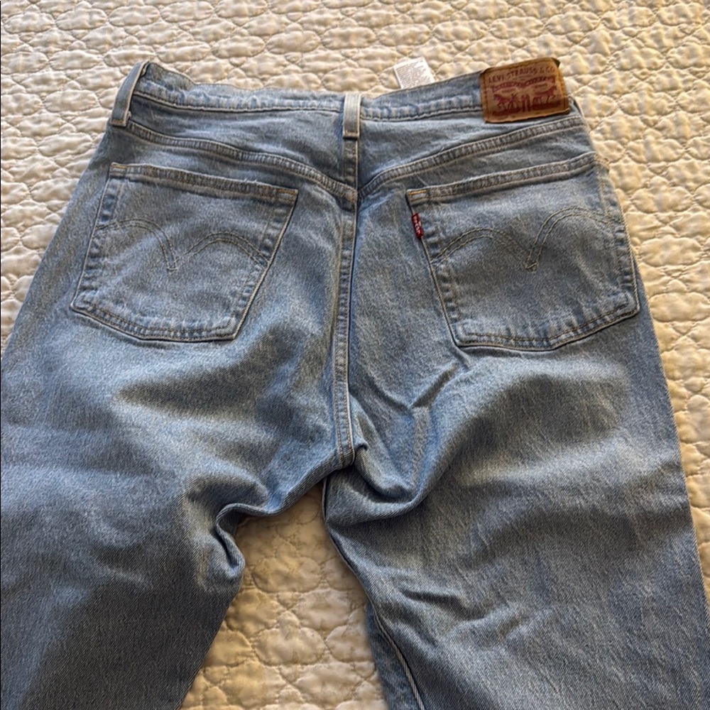 Women’s  levis 501 Light Blue Jeans - Picture 4 of 4